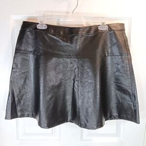 Plus Size 14 Reitmans Women's Black Faux Leather Flared Mini Skirt Petite